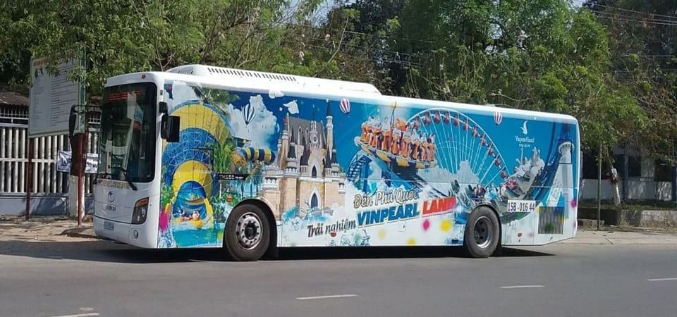 Xe buýt đưa đón khách đi Vipearl Land và Safari