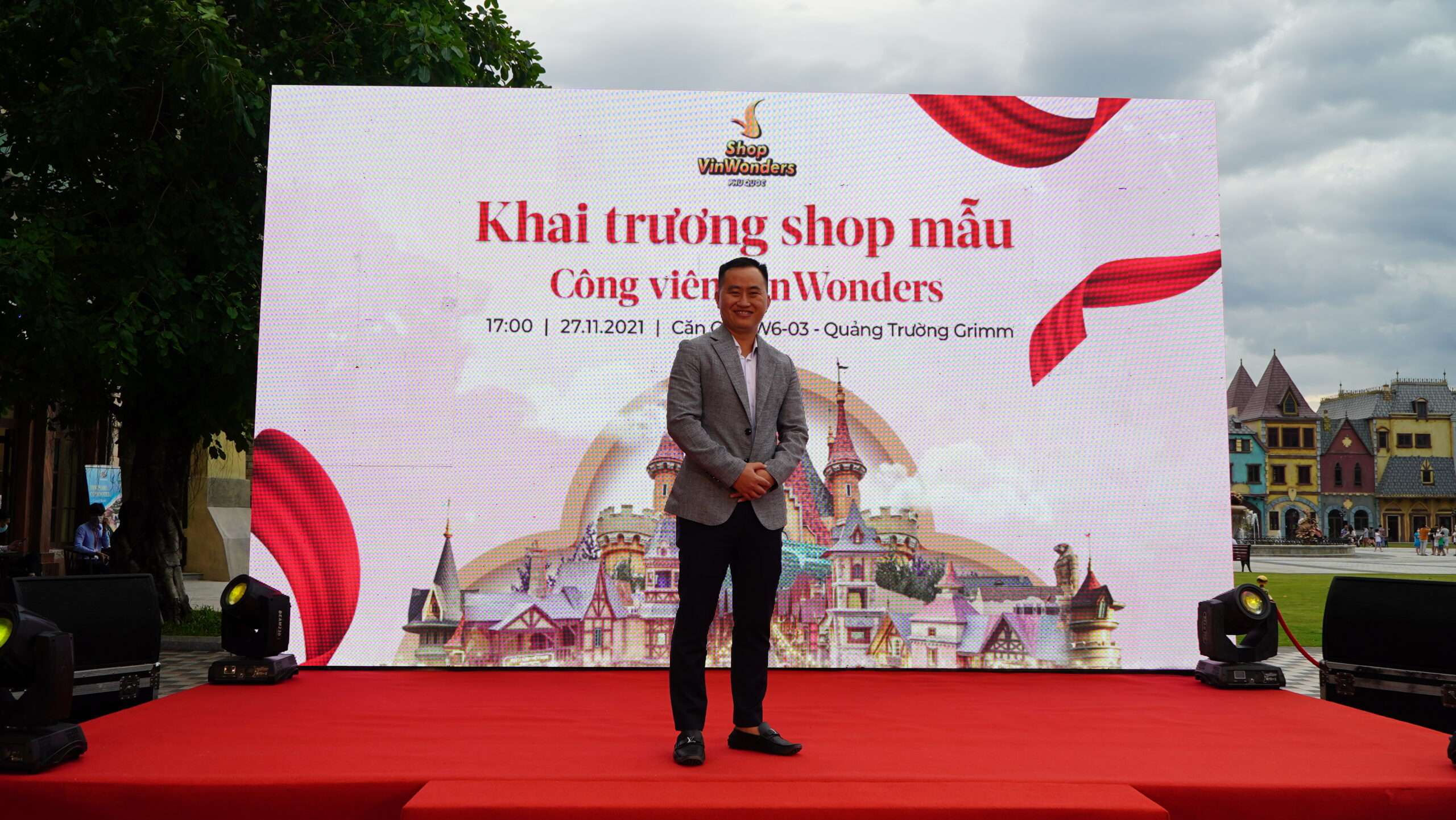 khai truong nha mau shop vinwonders